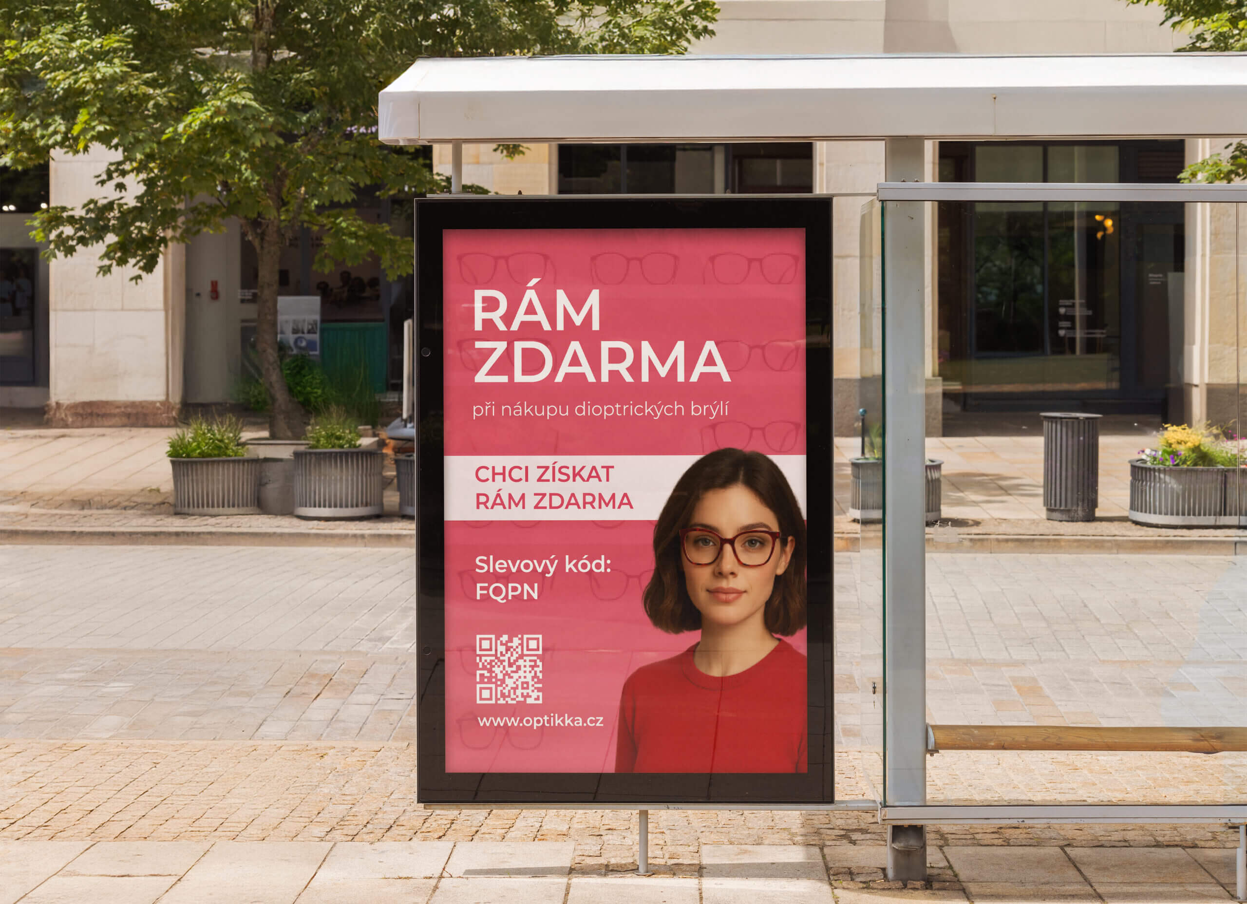 Reklama optika – rám zdarma – citylight Reklama na dioptrické brýle – akce Rám zdarma s QR kódem a slevovým kódem